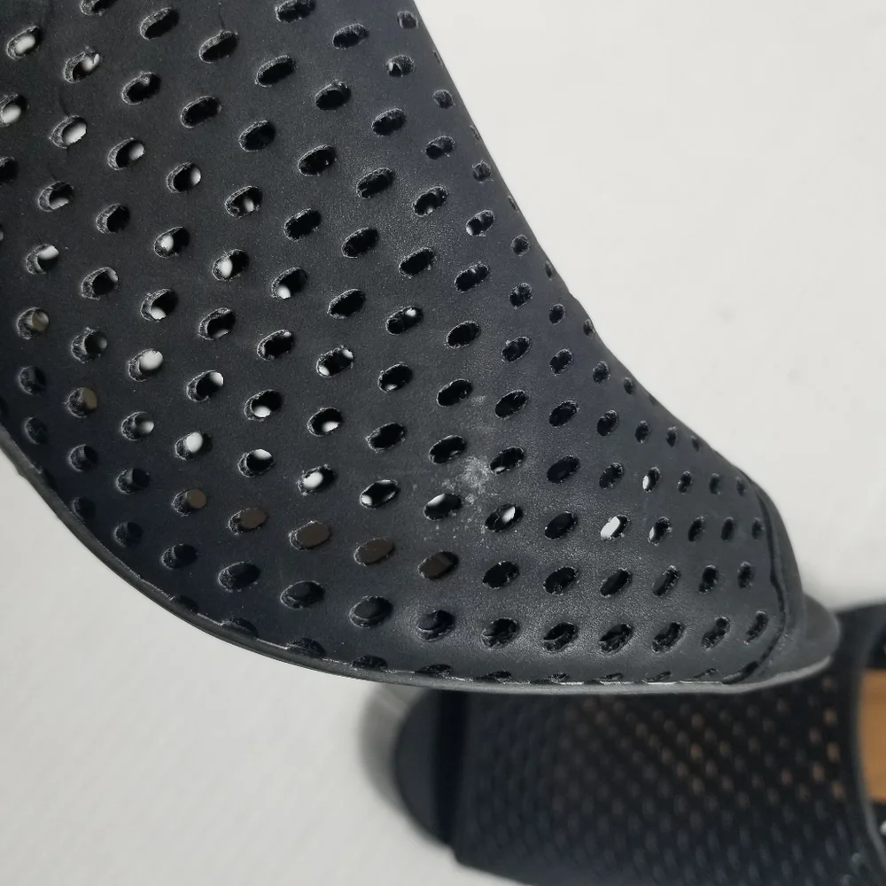 QUPID HEELED SANDALS SIZE 7.5